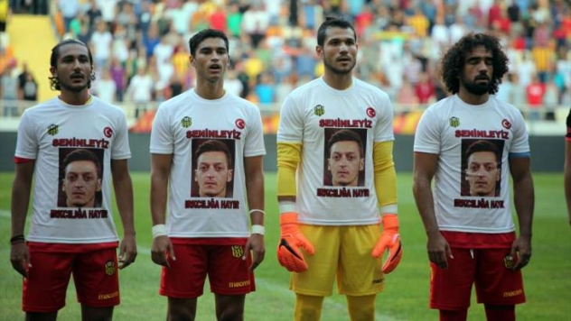 Yeni Malatyasporlu futbolculardan Mesut Özil'e destek