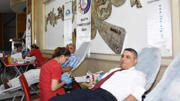 Kızılay'a kan bağışı yapıldı