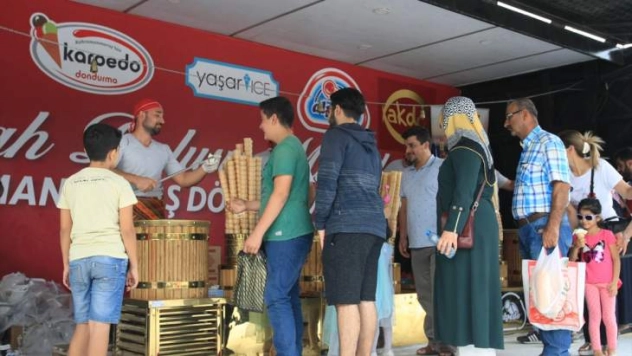 Malatya'da bir ton dondurma dağıtıldı