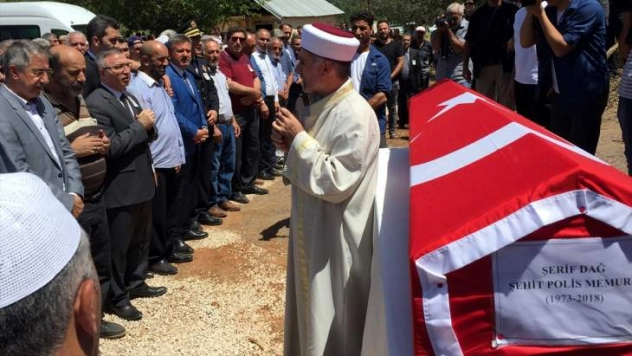 Şehit polis toprağa verildi 