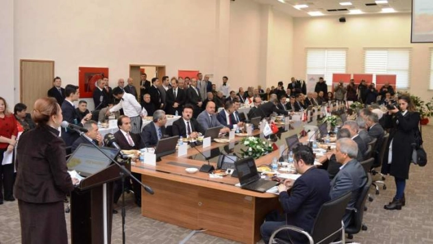 Kuru Kayısı Üretimi ve Pazarlanmasında Çözüm Önerileri toplantısı yapıldı