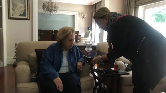 Rektör Prof. Dr. Karabulut'tan Özal'ın Anıt Mezarına ve ailesine ziyaret