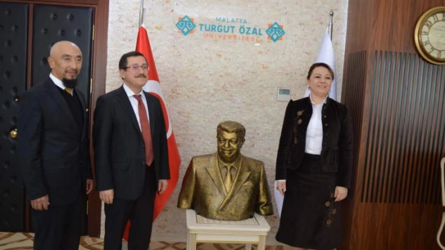 Rektör Kızılay'dan Rektör Karabulut'a ziyaret