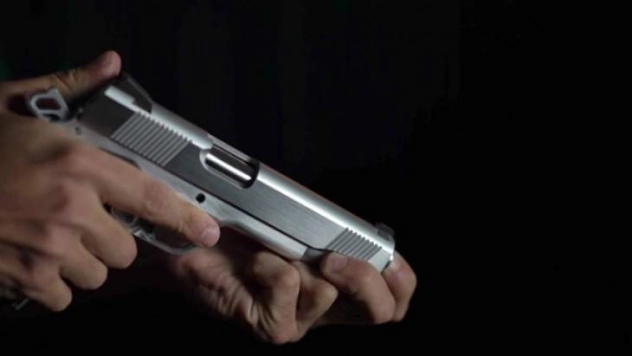 Beylik tabancası ateş alan uzman çavuş yaralandı