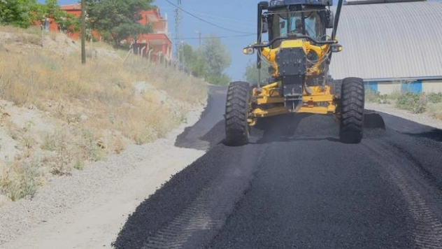 Yıldıztepe Mahallesinde Sıcak Asfalt Çalışması Devam Ediyor
