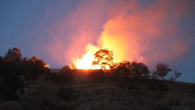 Askeri gazinonun ek hizmet binasında yangın
