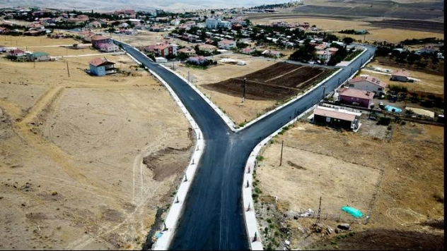 Arguvan'da bozulan yollar yenilendi