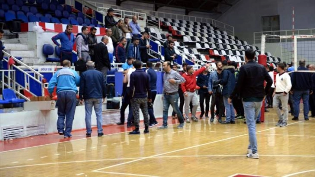 Voleybol maçında gerginlik