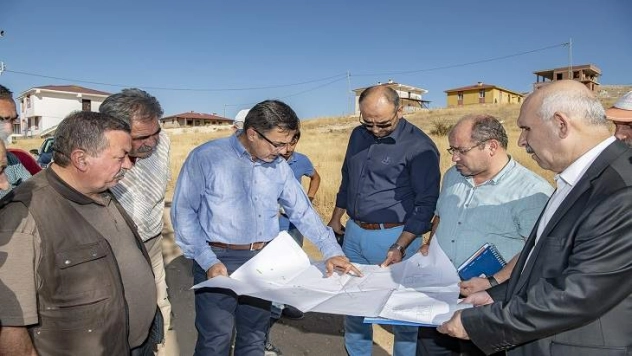 Mumcu, Akçadağ Mahallelerinde İncelemelerde Bulundu