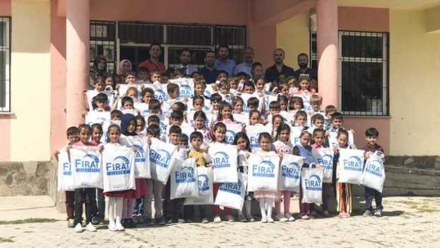 Aydınlık Gelecek İçin Mutlu Çocuklar' Kampanyası İle Çocukları Sevindirdi