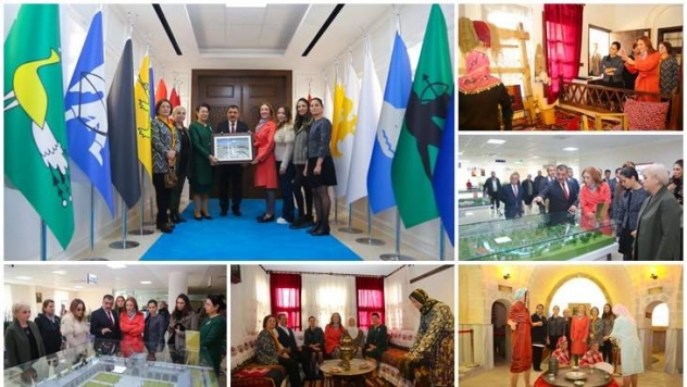 Kültür Ve Turizm Bakanı Ersoy'un Eşi Pervin Ersoy, Battalgazi'yi Gezdi