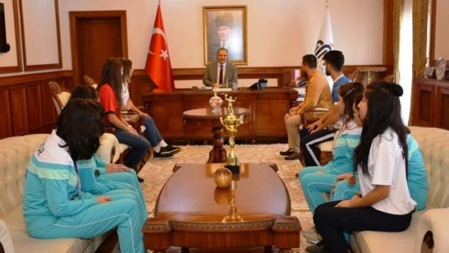 Şampiyonada Başarılı Olan Özel Sporcular Vali Kaban'ı Ziyaret Ettiler