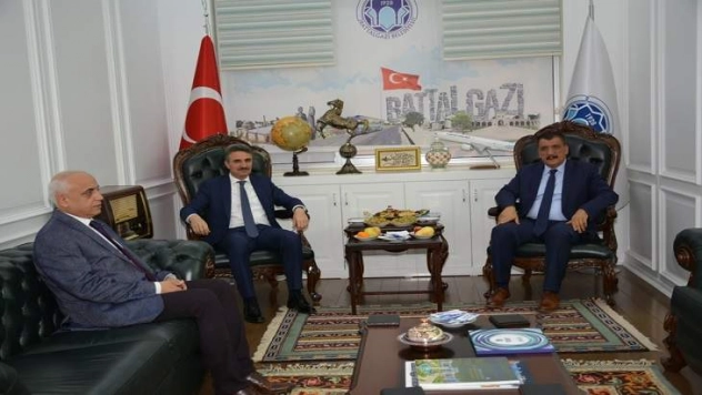 Vali Aydın Baruş Battalgazi Belediyesini Ziyaret Etti