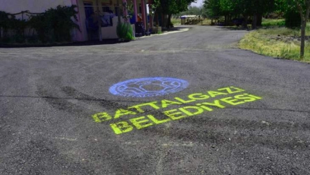 Battalgazi Belediyesi 30 Sokakta Asfalt Çalışmasını Sürdürüyor