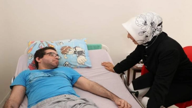 6 çocuğu engelli olan Katı ailesi yeni evlerine taşındı