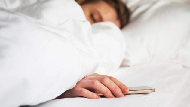 Yatağınıza akıllı telefonla yatmayın