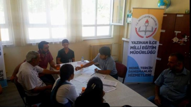 Yazıhan İlçe Milli Eğitim Müdürlüğünden Mobil Tercih Danışmanlığı Hizmeti
