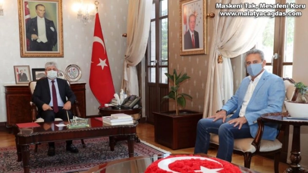 Hadi: 'Savaştan kaçan sivilleri misafir kabul eden tek ülke Türkiye'dir'