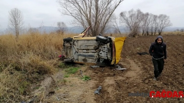 Hafif ticari araç devrildi: 7 yaralı