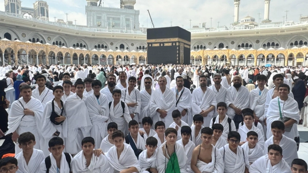 Hafızlara belgeleri umrede takdim edildi