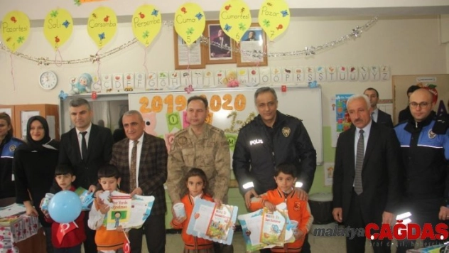 Hakkari'de 70 bin öğrenci karne aldı