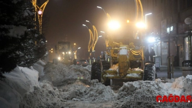 Hakkari'de karla mücadele çalışması