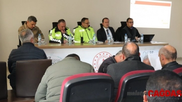 Hakkari'de servis şoförleriyle toplantı yapıldı