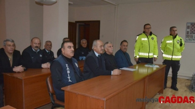Hakkari'de zabıta ekiplerine trafik eğitimi