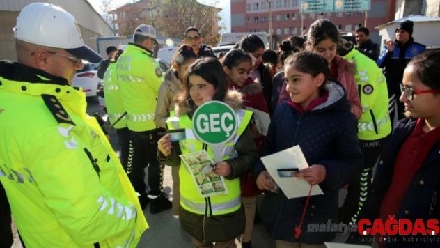 Hakkari'deki öğrencilere trafik eğitimi