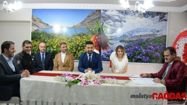 Hakkari Valisi Akbıyık ilk kez nikah kıydı