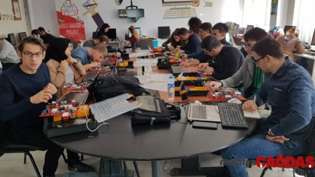 Hakkari'de Bilişimle Üretim ve Bilişim Teknolojileri Çalıştayı