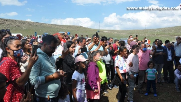 Hakkı Bulut SMA hastası çocuk için Kars'ta sahneye çıktı