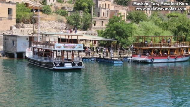 Halfeti'ye turist akını
