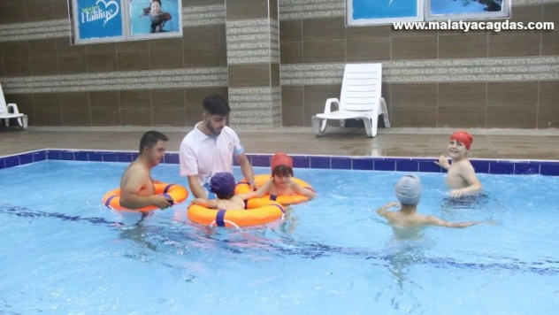 Haliliye'de 'engelsiz' yüzme havuzu