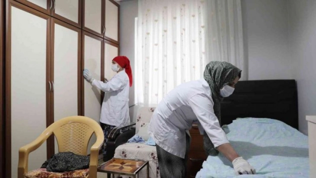 Haliliye'de 'Evde bakım hizmeti' gönüllere dokunuluyor