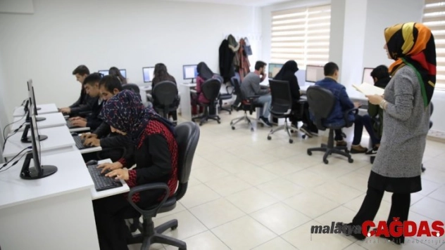 Haliliye'de açılan bilgisayar kursuna yoğun ilgi