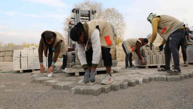 Haliliye'de asfalt ve parke çalışmaları sürüyor