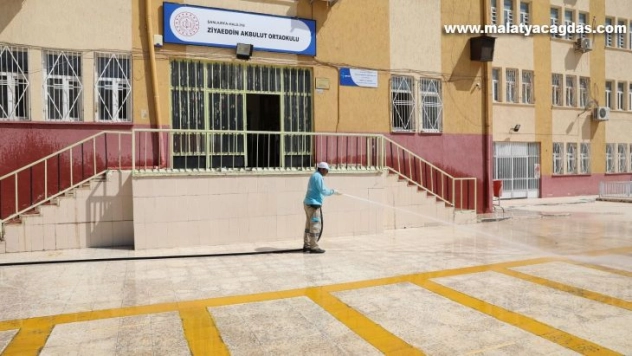 Haliliye'de okul bahçeleri eğitim dönemine hazırlanıyor