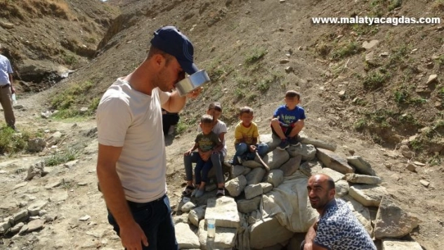 Halk arasında şifalı olarak bilinen mikroplu su için Muş'a akın ediyorlar