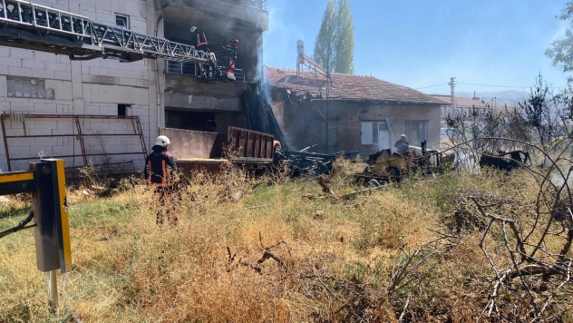 Hanımın Çiftliği Mahallesi'nde Ev Yangını