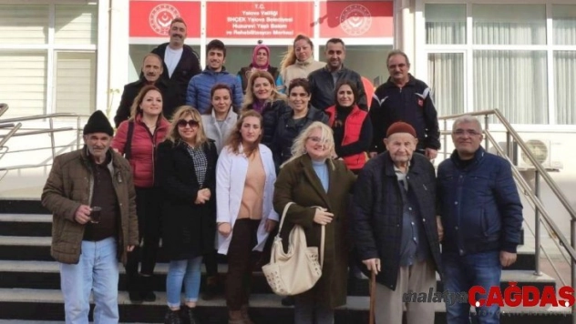 Hastane personelinden huzurevine ziyaret