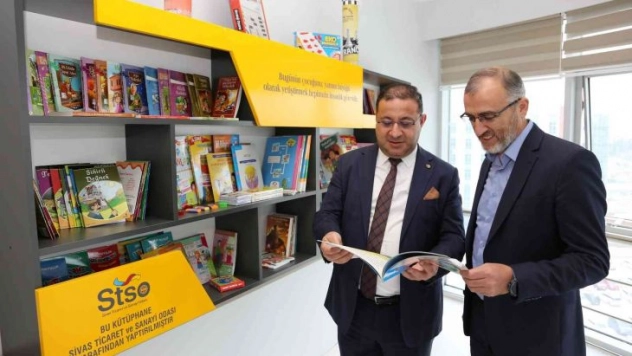 Hastanede yatan minikler için kütüphane yapıldı