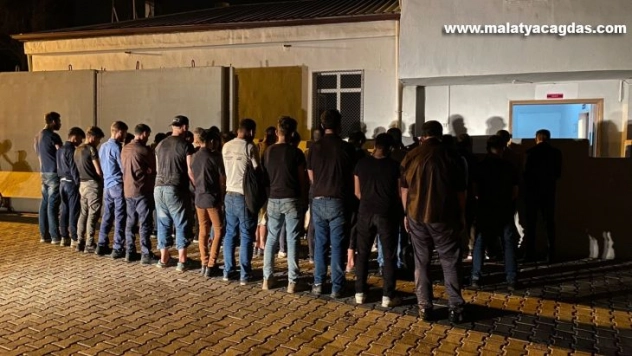 Hatay'da 43 kaçak göçmen ve 3 organizatör yakalandı