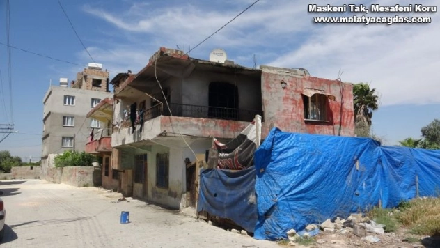 Hatay'da evde çıkan yangında 4 kişi dumandan etkilendi