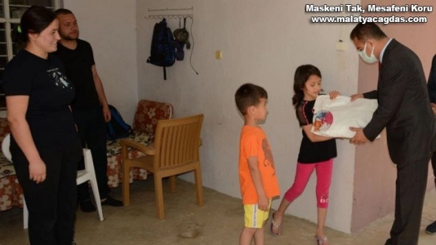 Hatay'da hayırsever iş adamı 352 çocuğu bayram öncesi sevindirdi