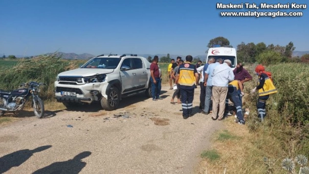 Hatay'da kamyonet ile motosiklet çarpıştı: 2 yaralı