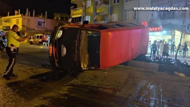 Hatay'da minibüs ile otomobil çarpıştı: 7 yaralı