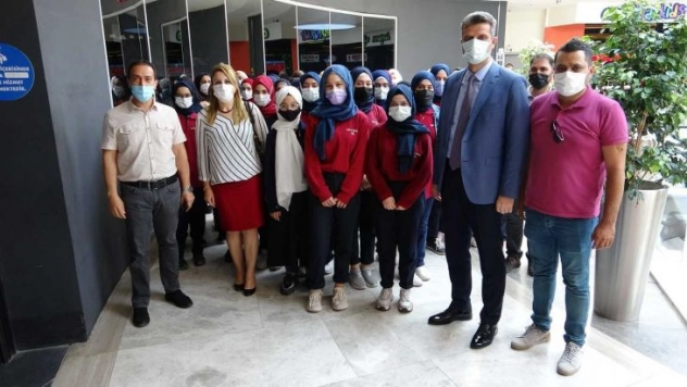 Hatay'da öğrenciler 'Akif' filmini izledi