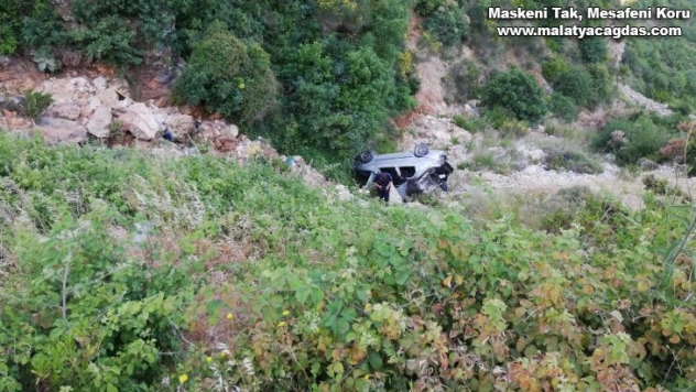 Hatay'da otomobil şarampole devrildi: 1 ölü, 4 yaralı