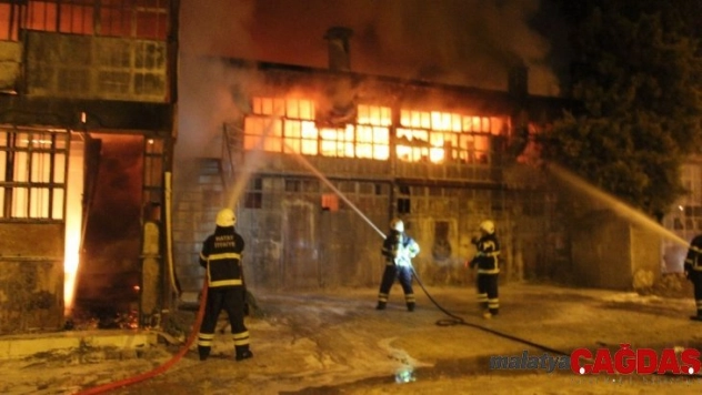 Hatay'da sanayi sitesinde yangın